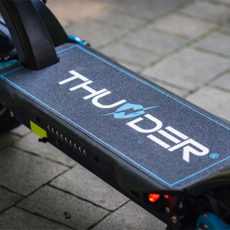 THUNDER FLUX 1000W 48V 10Ah Electric Scooter